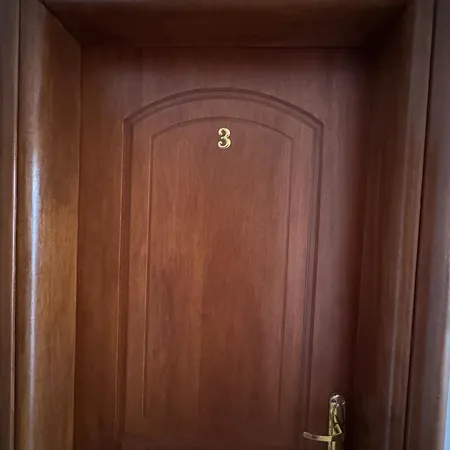 Denis Gjeta بيت ضيافة